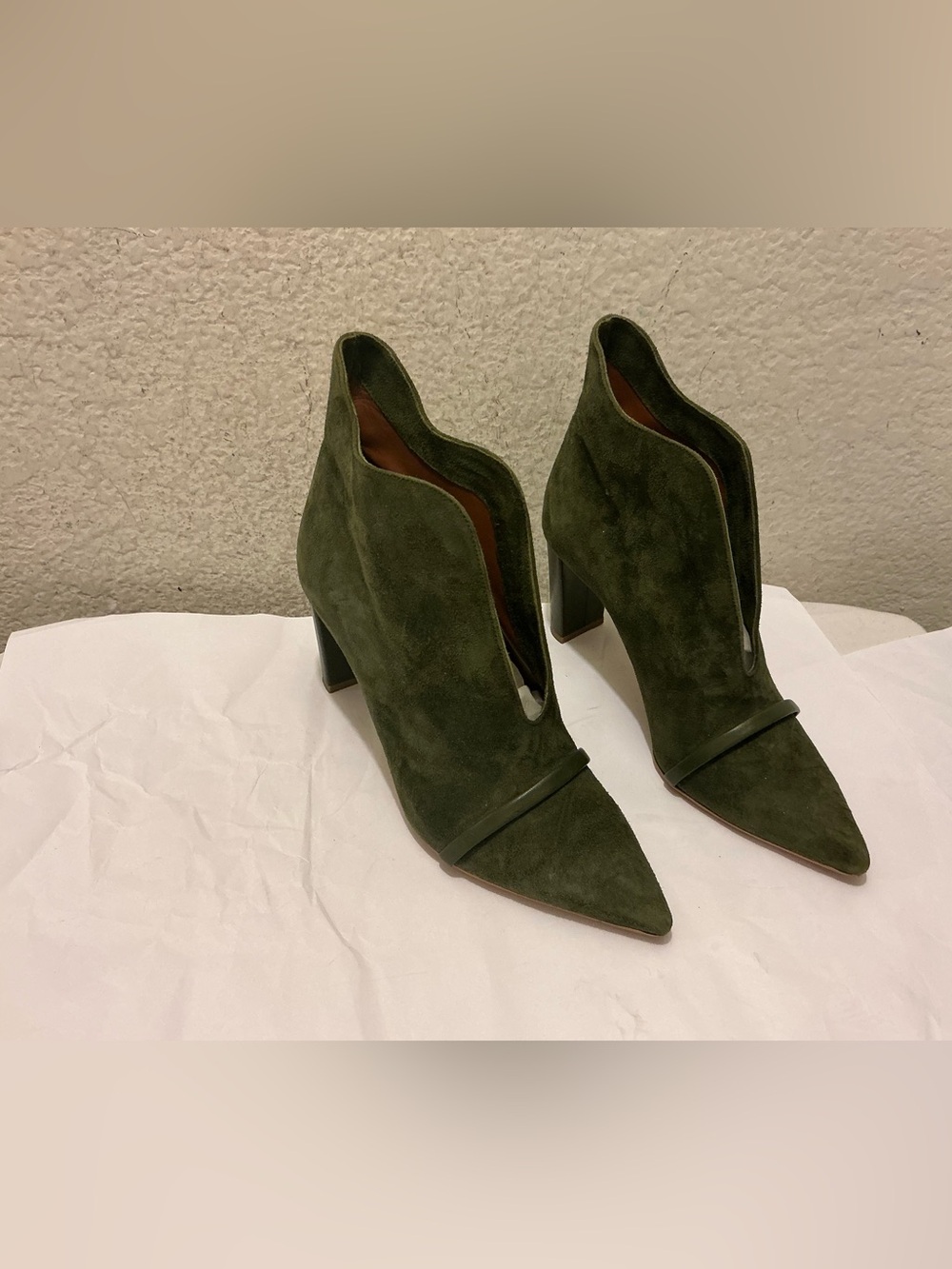 Malone Souliers Olive Suede Pointed Toe V-Cut Ankle Booties size 40